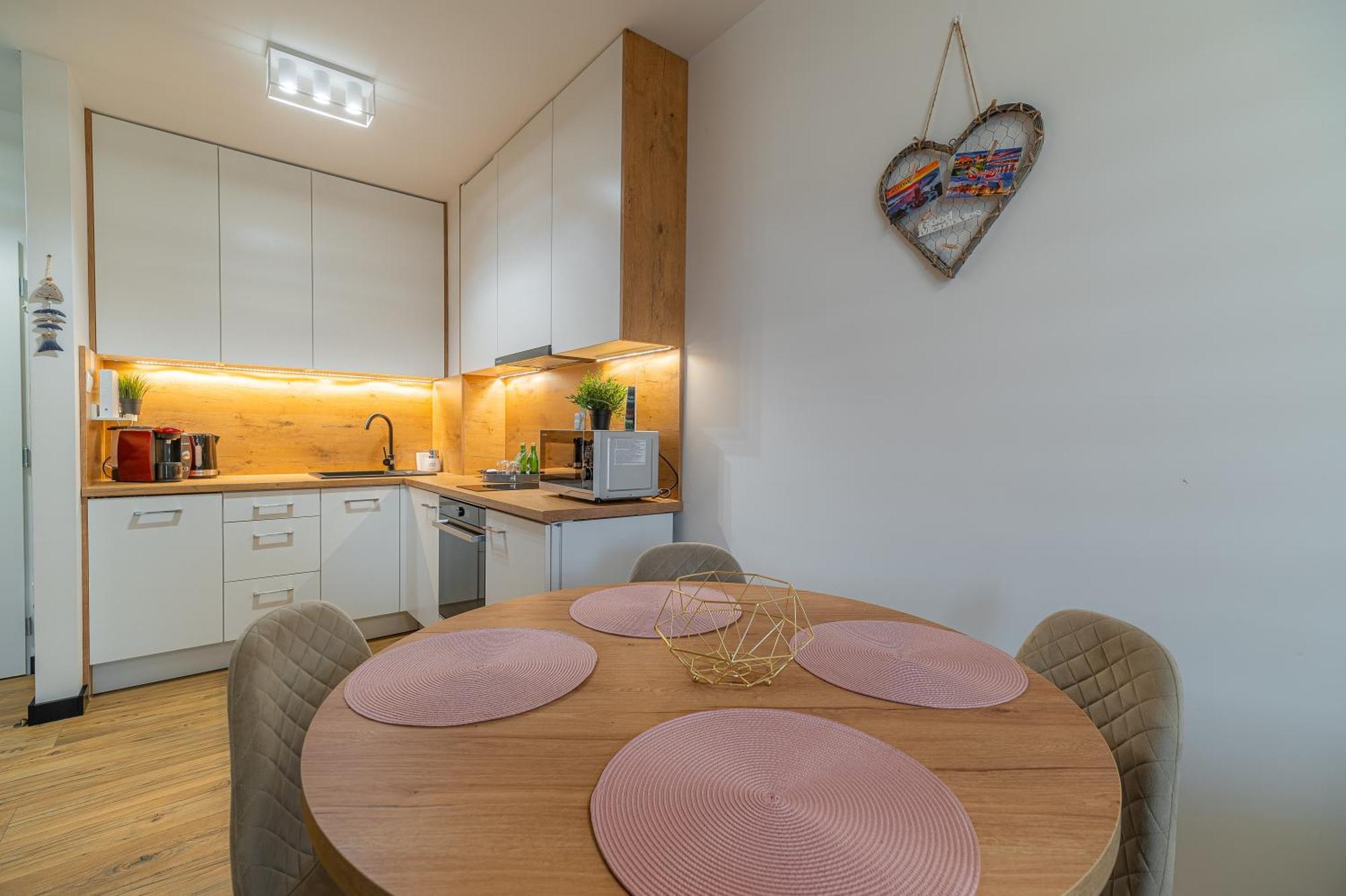 Horyzont Apartamenty - Kapitanski Mostek- Blisko Portu- Sniadania Kolobrzeg Luaran gambar